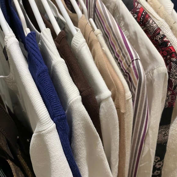 Liz Claiborne "Not So" Mystery Box - Picture 3 of 3